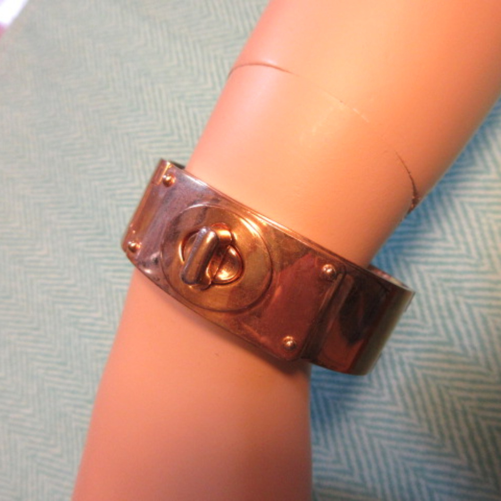 COACH TURN LOCK BRACELET